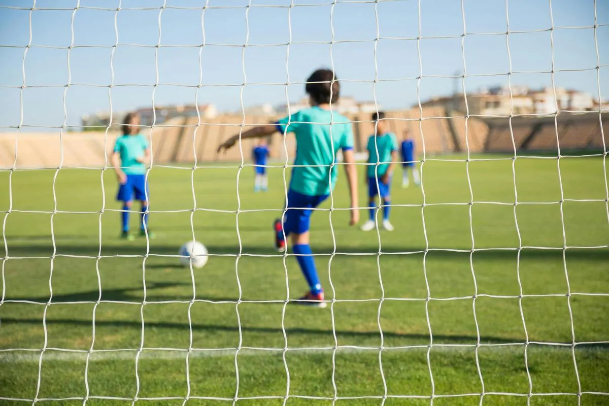 马丁内斯引领足球新潮流全面解析球场技战术魅力